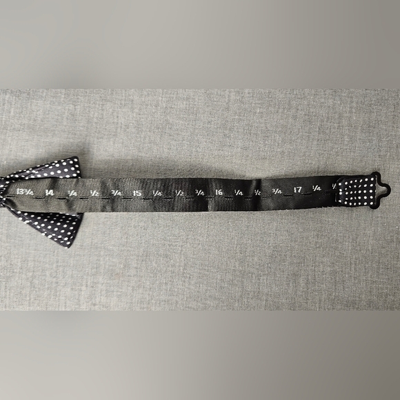 TOMMY Hilfiger Men's Black Dot Pre-Tied Silk Formal Adjustable Bow Tie - Picture 3 of 5